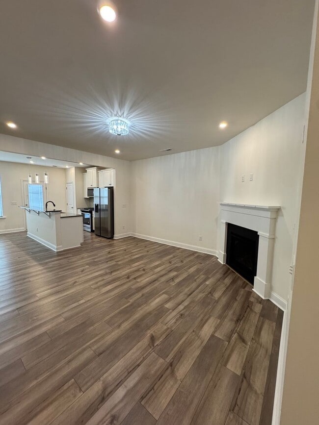 Building Photo - Fort Mill 3 bedroom townhome available for immediate move in!