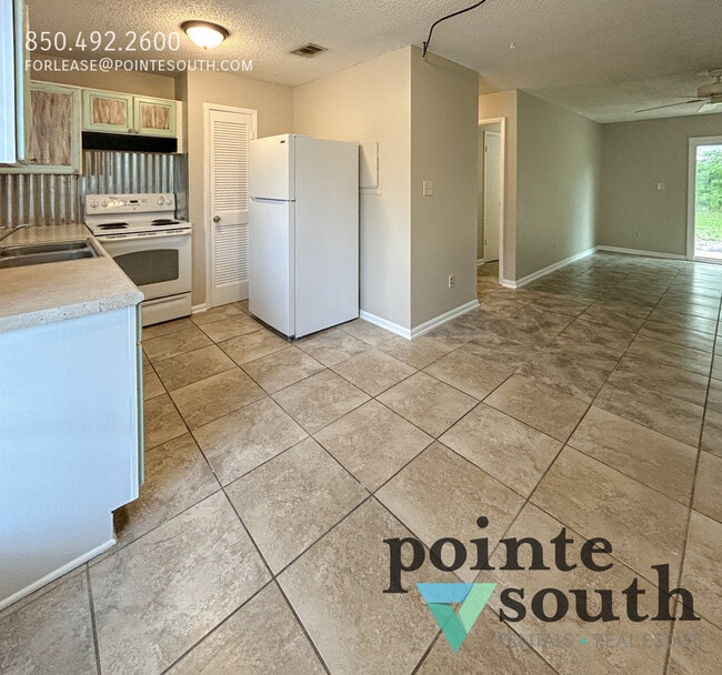 Building Photo - 6424 Schoel Ln