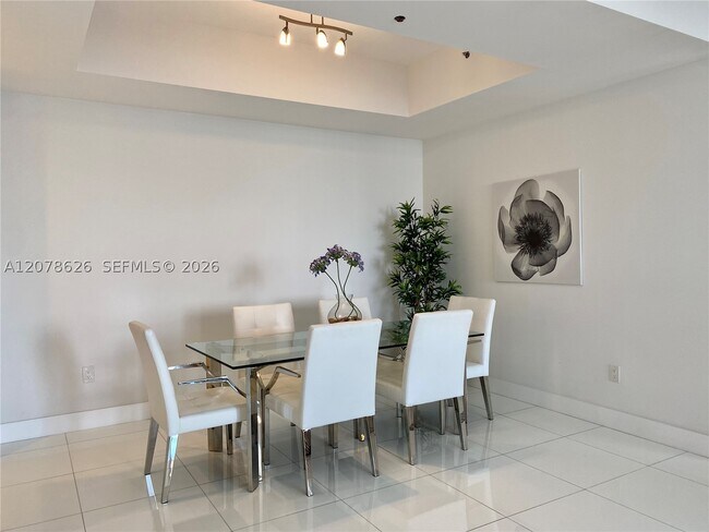 Foto del edificio - 15811 Collins Ave