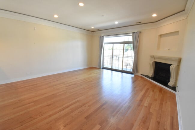Building Photo - 4518 N Kedzie Ave