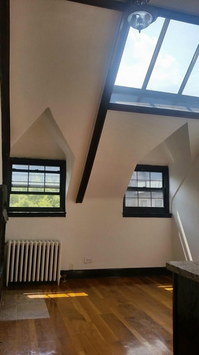 Building Photo - 396 Bleecker Street