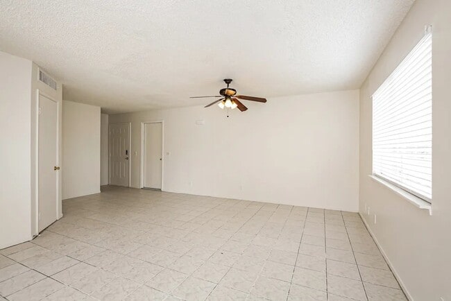 Building Photo - 901 Calico Hills Ct