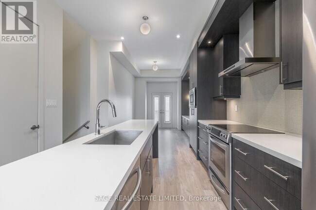 Building Photo - 222 Vellwood Common