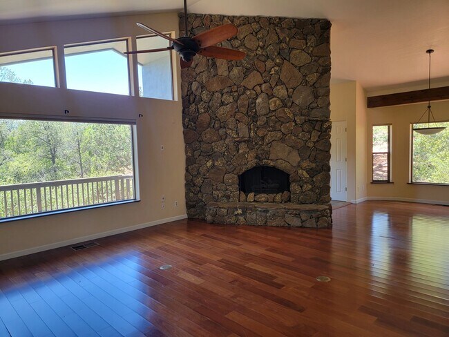 Building Photo - Unfurnished, 1-year long-term rental