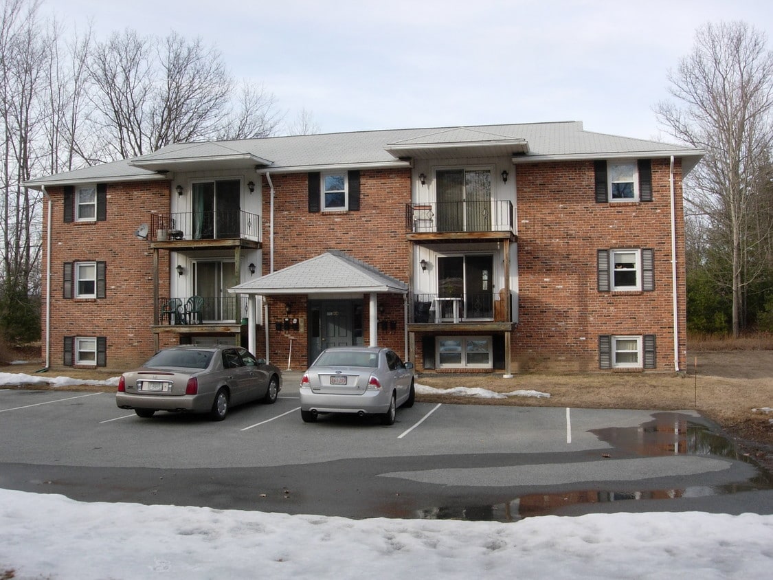 44 Elmwood St, South Grafton, MA 01560 Apartments in South Grafton