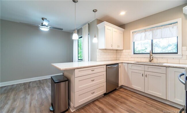 Building Photo - 154 Brittany Farms Rd