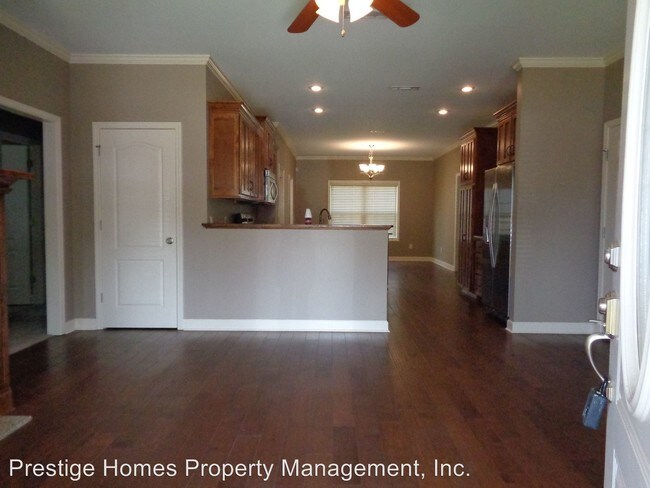 Foto del edificio - 3 br, 2 bath House - 663 Valley Stream