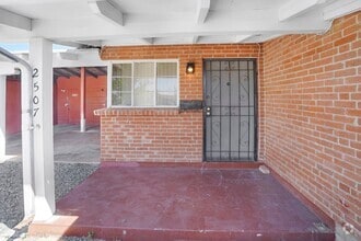 Building Photo - 2507 E Linden St
