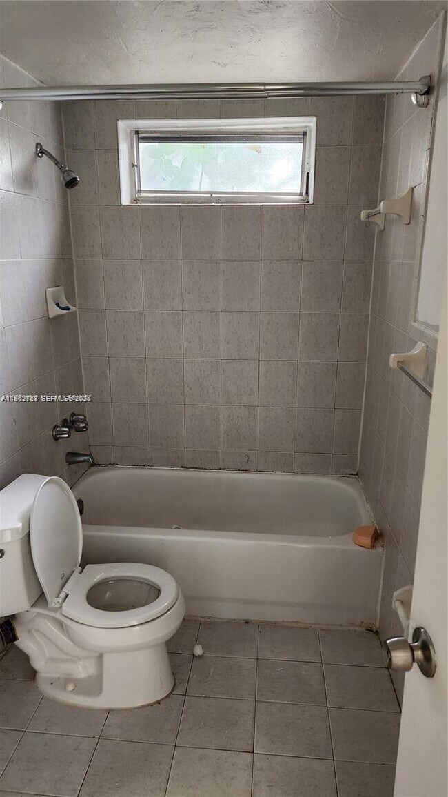 Building Photo - 236 Madeira Ave