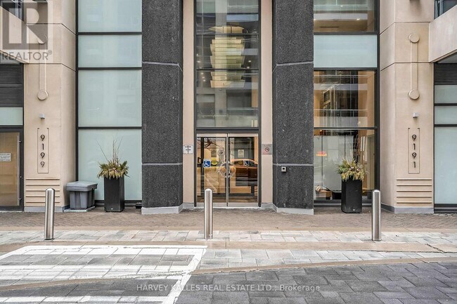 Photo du bâtiment - 9199 Yonge St