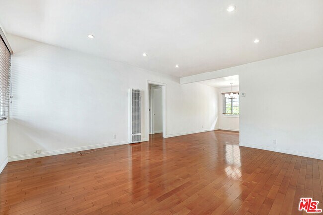Foto del edificio - 1219 N Crescent Heights Blvd