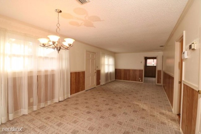 Foto del edificio - 2400 Blue Spring Cir NW