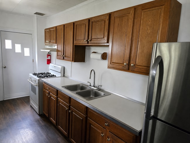 Building Photo - 2 Bedroom Single Family Home in Columbia!