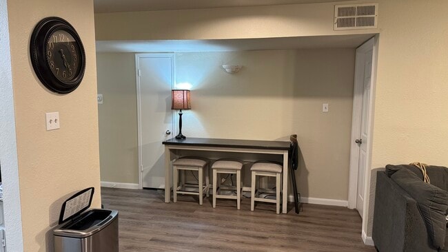 Living Room (4) - 356 W Harwood Rd