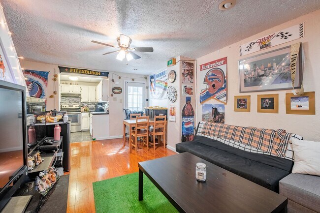 Foto del edificio - Amazing South Side Flats luxury remodel