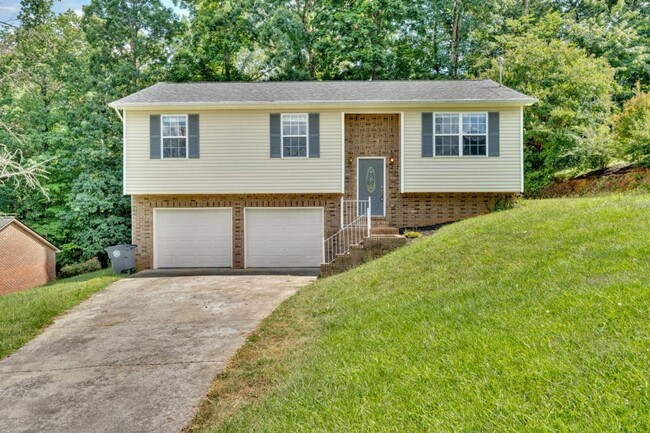 Building Photo - 227 Valley Crest Dr
