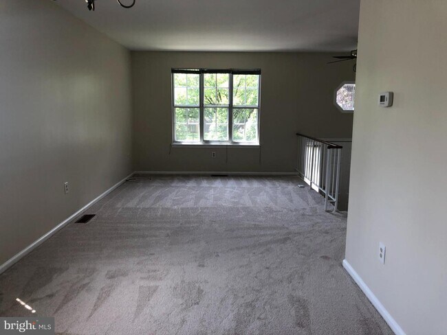 Building Photo - 2347 Dartmouth Ln