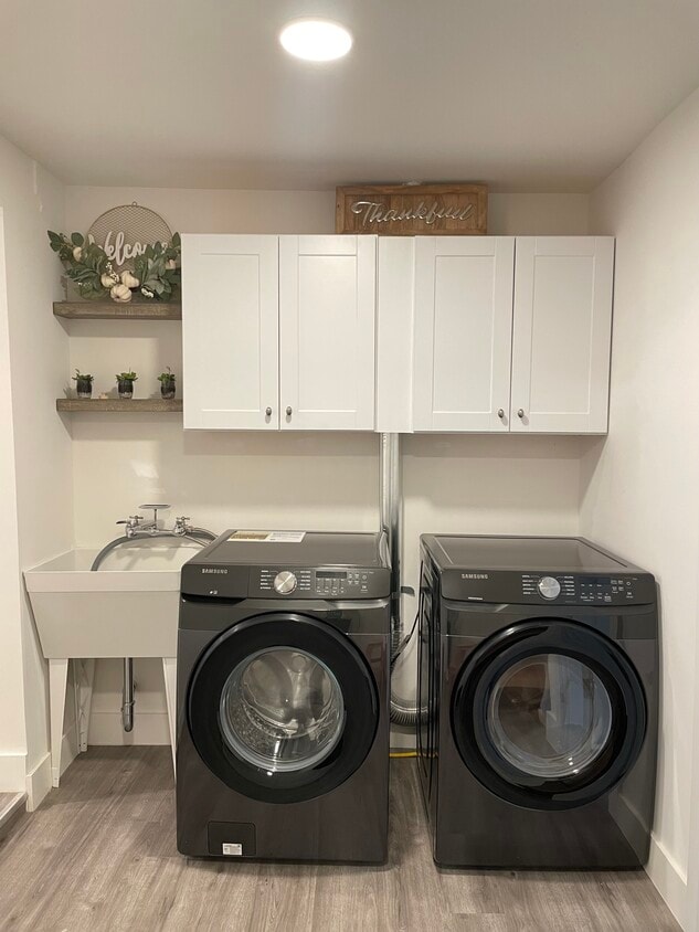 Washer and dryer in unit - 732 16th Ave