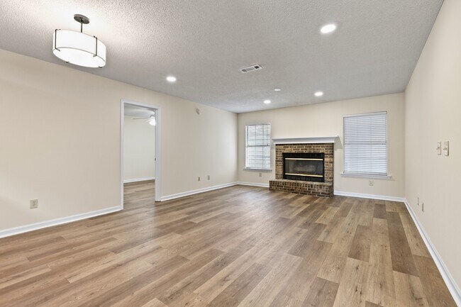 Foto del edificio - 2107 Hamilton Pl S