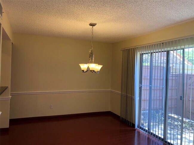 Building Photo - 2621 Entrada Blvd