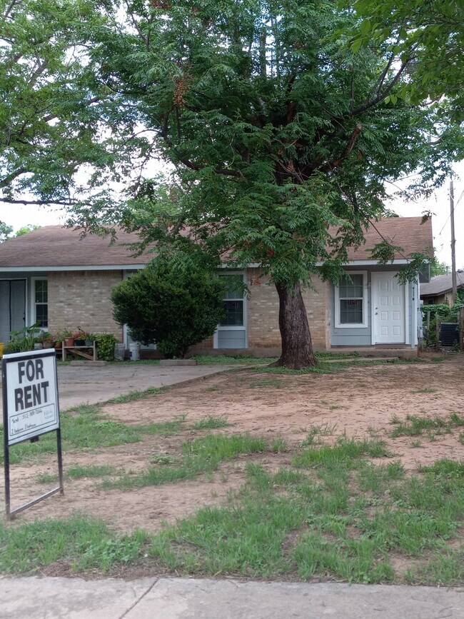 Building Photo - 911 Bret Ln