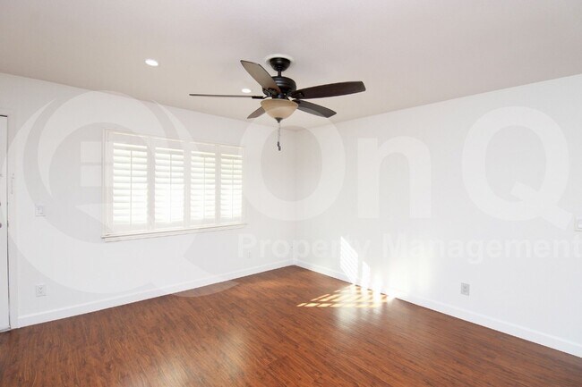 Foto del edificio - 413 E Stanford Ave