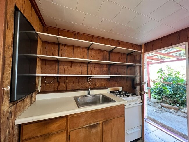 Foto del edificio - Unique One Bedroom Downstairs Apartment in Downtown Morro Bay - 218 1/2 Dunes-A