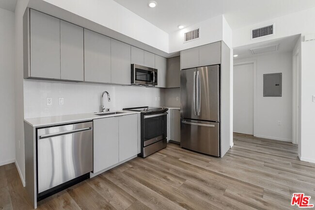 Building Photo - 521 N Gramercy Pl