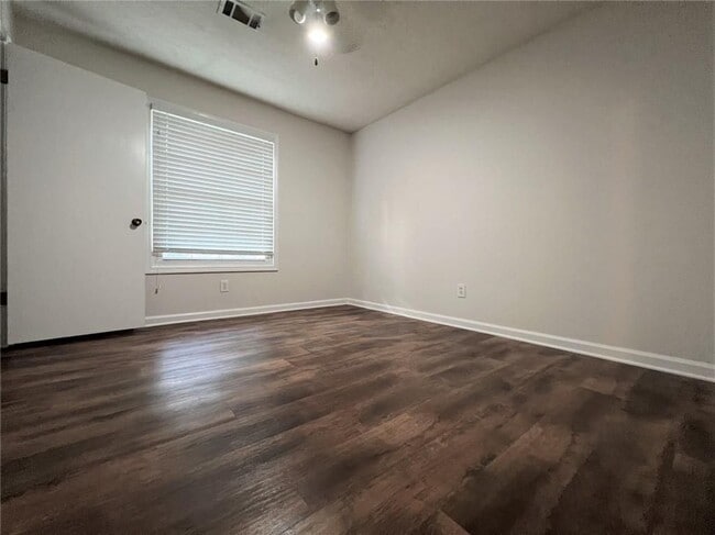 Building Photo - 60 Jesica Way