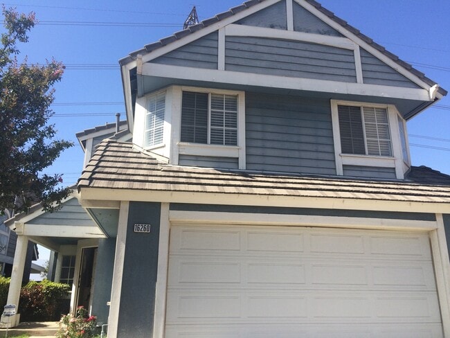 Building Photo - Southridge 4bed 2bath Beauty!