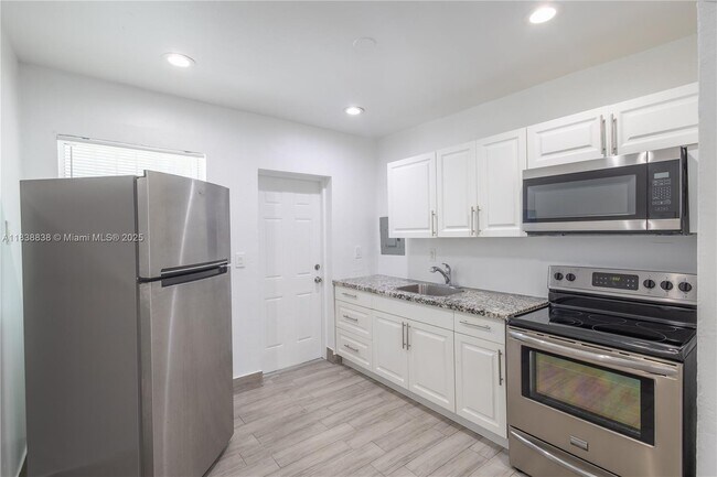 Foto del edificio - 7012 NW 5th Pl