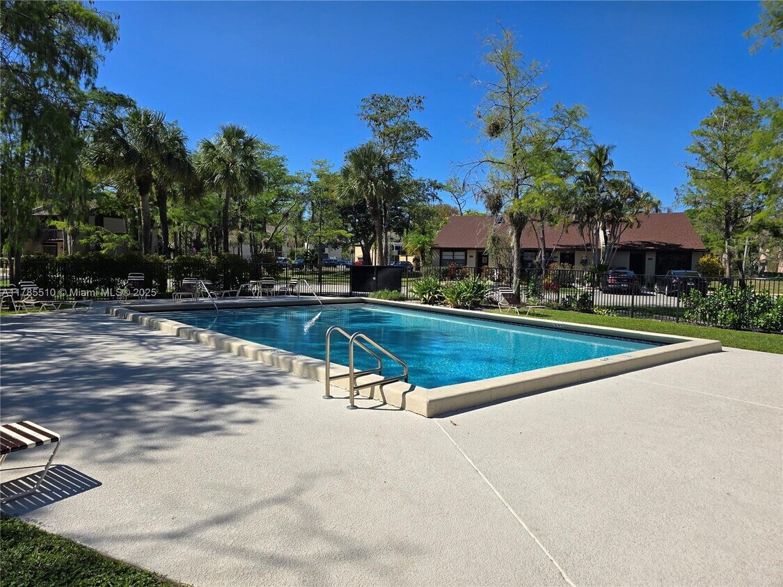 Foto principal - 605 NW 47th St