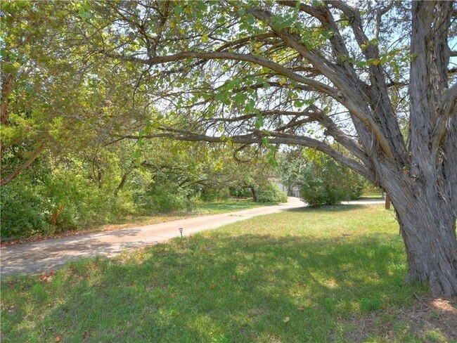 Building Photo - 4 br, 2.5 bath House - 9002 Rock Way Dr
