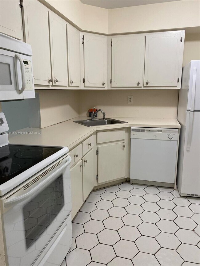 Foto del edificio - 1400 NE 191st St