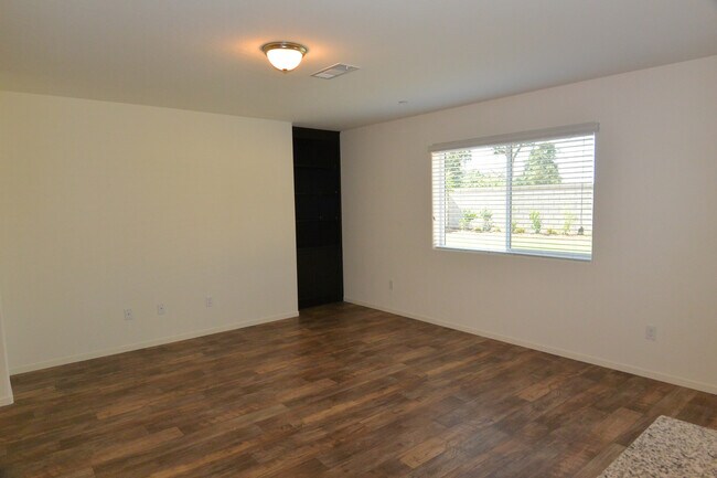 Foto del edificio - 2132 E Woodsville Dr