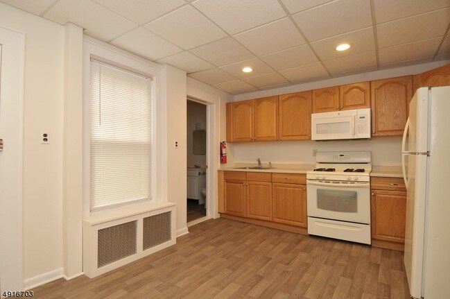 Building Photo - 62 2nd St