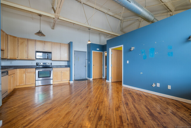 Building Photo - 325 Lafayette St