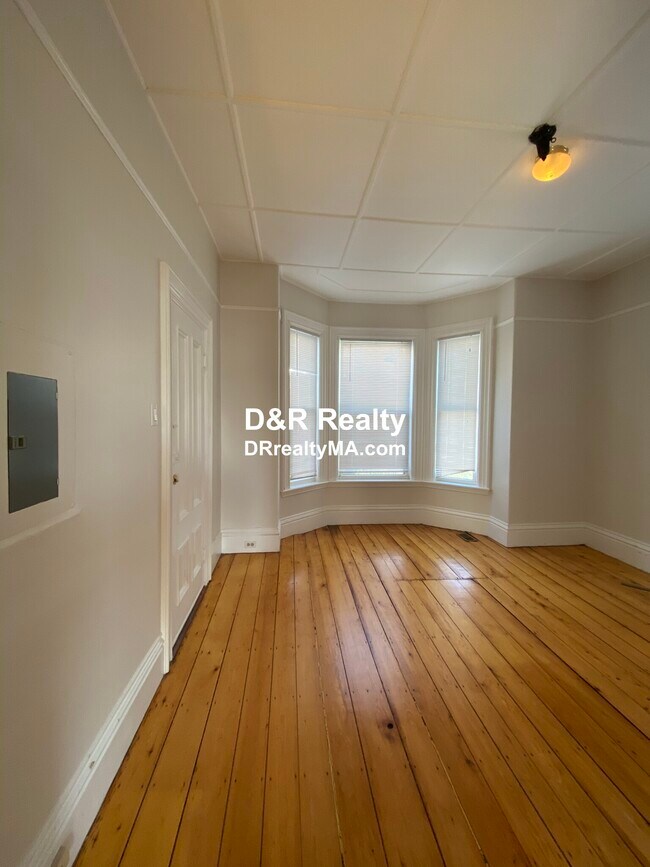 Foto del edificio - 50 N Main St