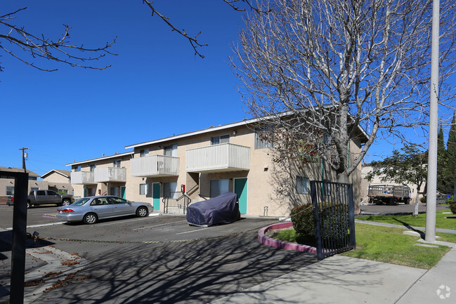 Building Photo - Las Lomas Apartments