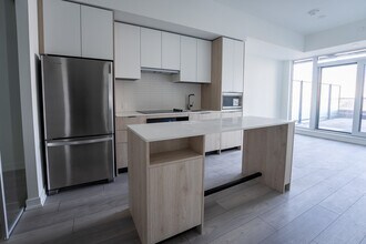 Building Photo - 1007 The Queensway