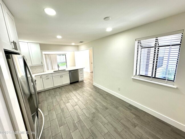 Foto del edificio - 4364 Lake Woodbourne Dr S