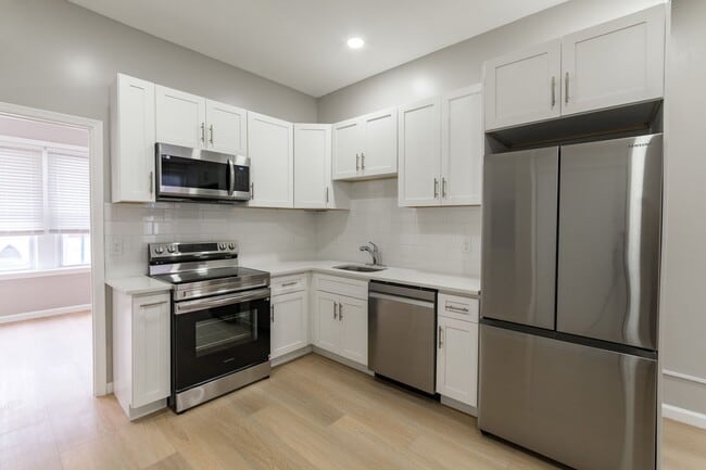 Building Photo - 2827 W Girard Ave