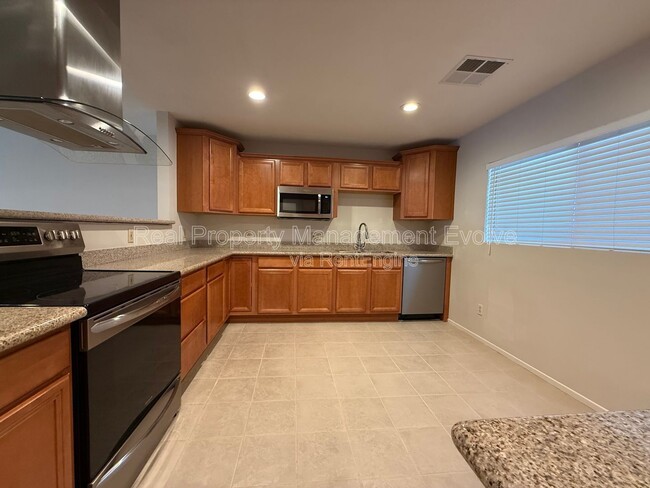 Building Photo - 4849 E Lake Point Cir