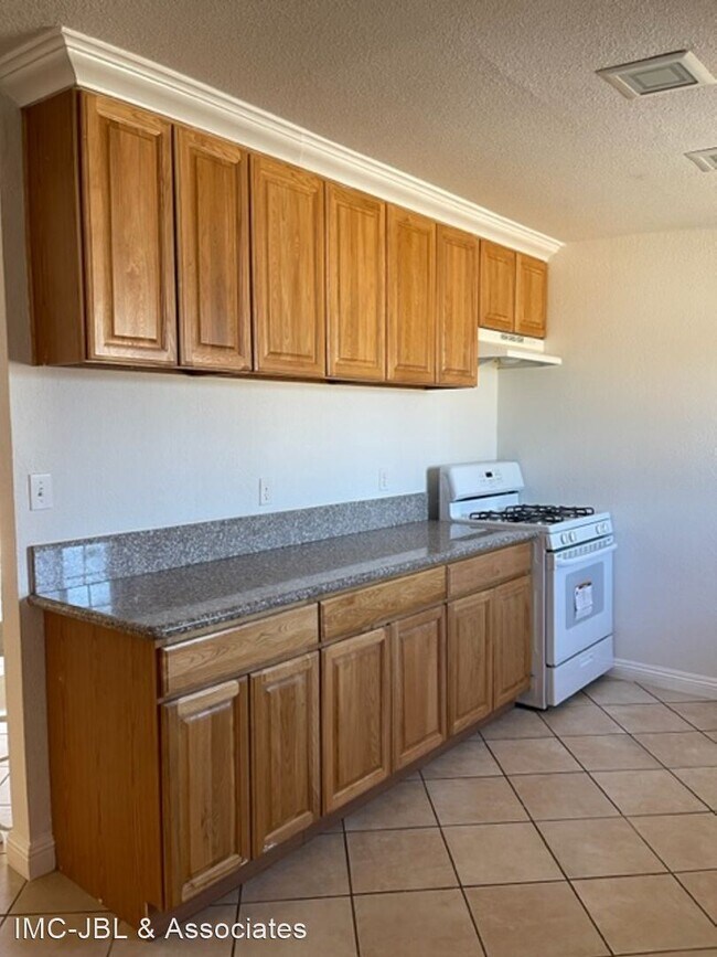 Building Photo - 4 br, 1.5 bath House - 8461 Eucalyptus Ave.