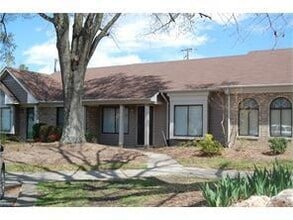 Building Photo - 923 Belmont Dr