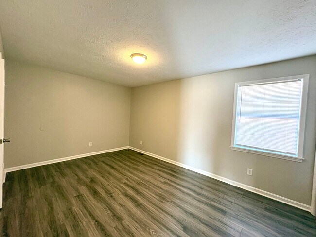 Foto del edificio - 84 Hickory Hills Dr