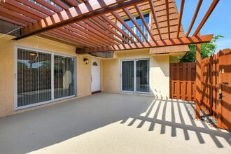 Building Photo - 2555 Albatross Rd N