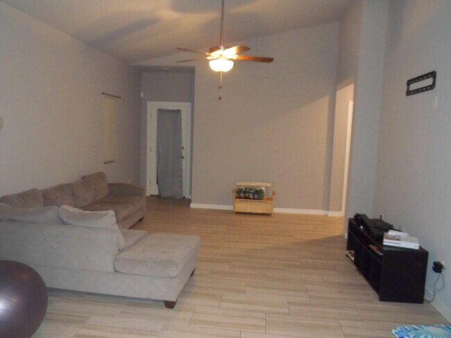 Building Photo - 12017 Mesquite Thorn Dr