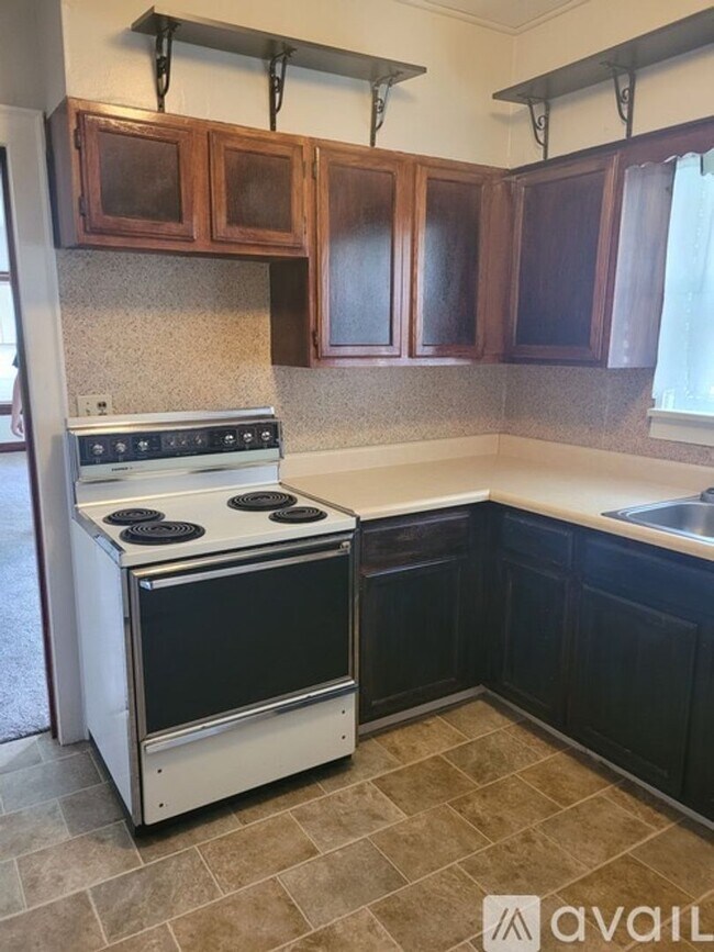 Building Photo - 2 Bd 1 Ba House in Beatrice Available in J...