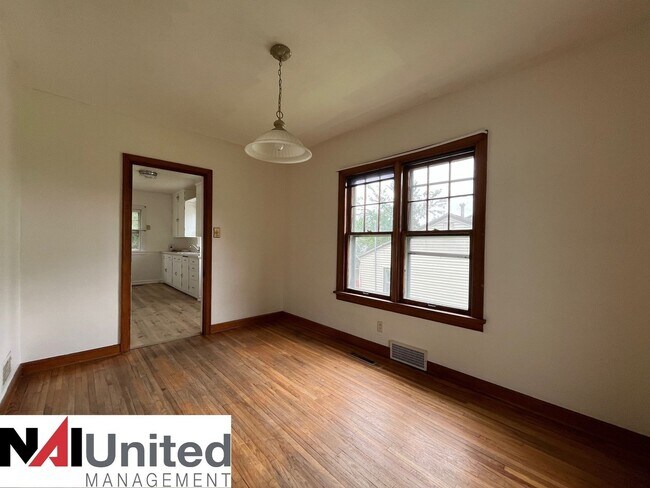 Foto del edificio - Three bedroom, one bathroom home for rent